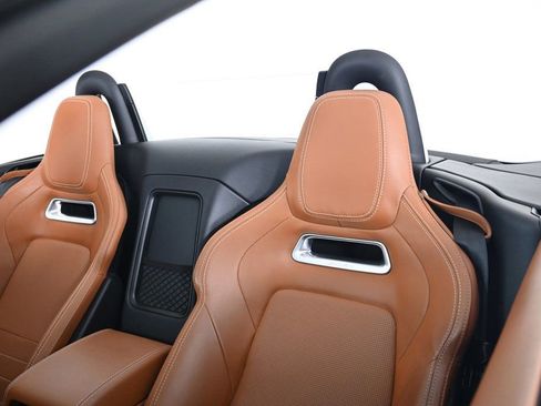 Used 2018 Jaguar F-TYPE R image 27