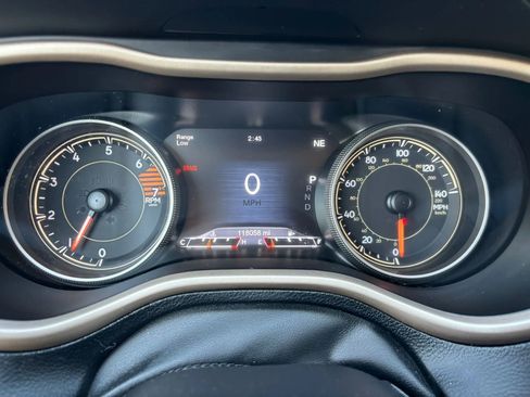 Used 2017 Jeep Cherokee Limited image 31