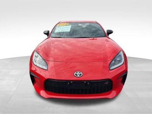 Used 2022 Toyota GR86 w/ ALL Weather Mat Package (TMS) RWD image 2