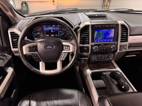 Used 2020 Ford F350 Lariat w/ Chrome Package image 24