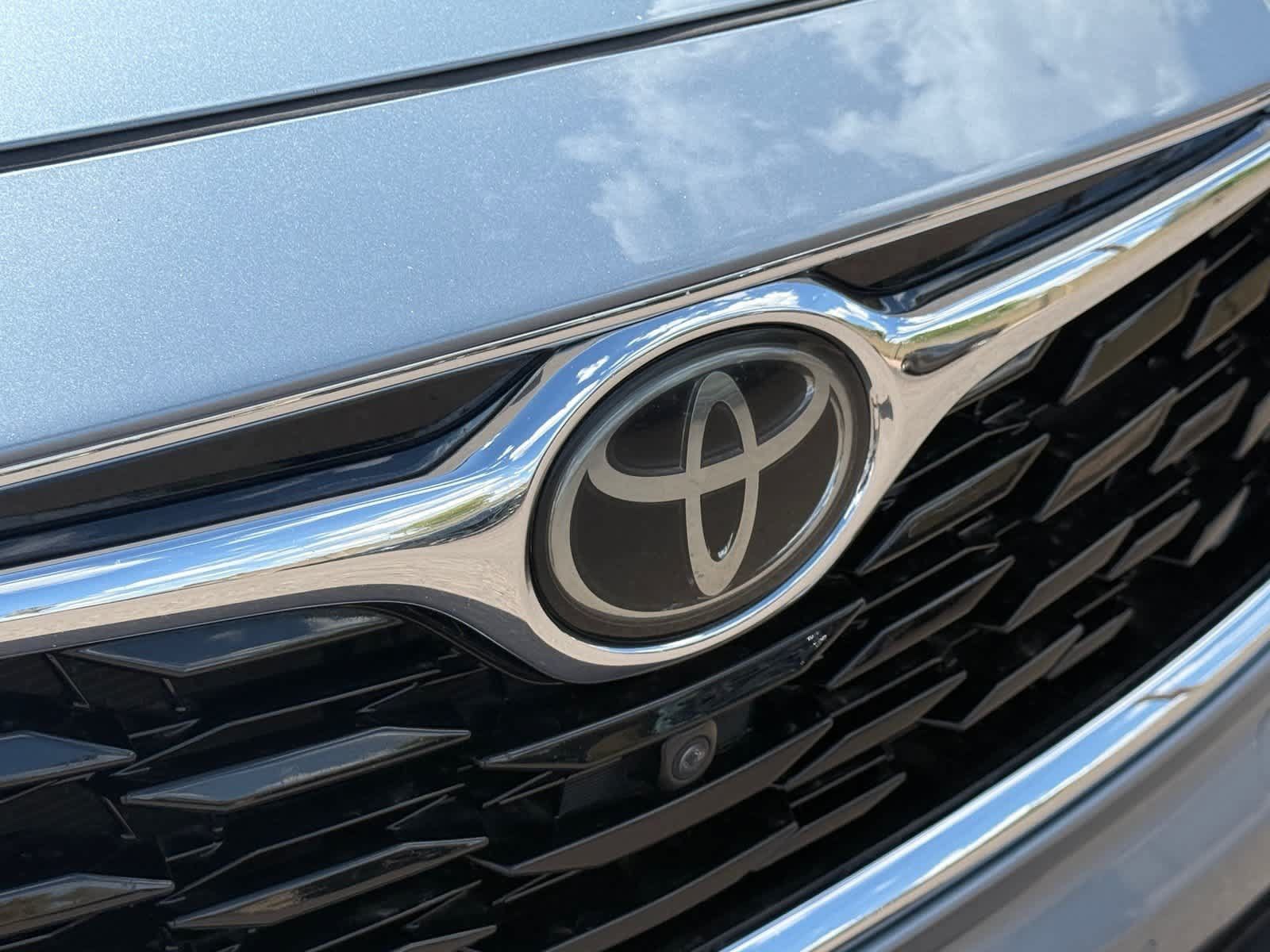 Used 2021 Toyota Highlander Platinum AWD/4WD image 32