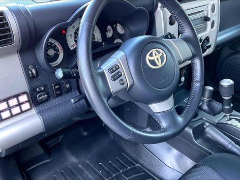 Used 2010 Toyota FJ Cruiser 4WD image 14
