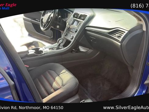 Used 2015 Ford Fusion SE w/ Equipment Group 201A FWD image 12