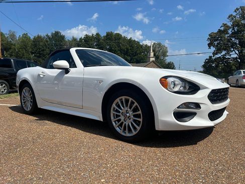 Used 2020 FIAT 124 Spider Classica w/ Technology Group RWD image 4