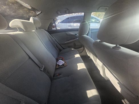 Used 2013 Toyota Corolla LE image 5