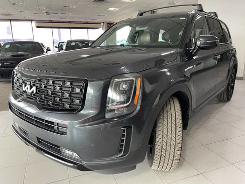 Used 2022 Kia Telluride SX w/ SX Prestige Package image 3