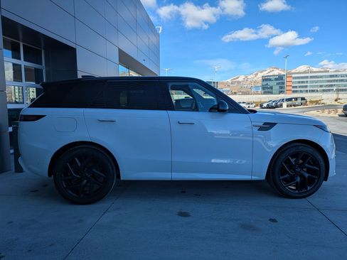 New 2026 Land Rover Range Rover Sport Dynamic SE image 4