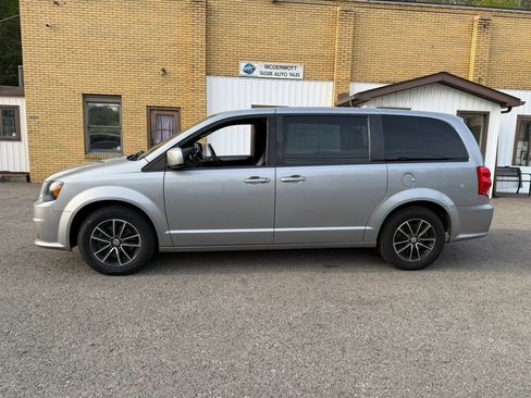 Used 2019 Dodge Grand Caravan GT w/ Safety Sphere Group FWD image 2