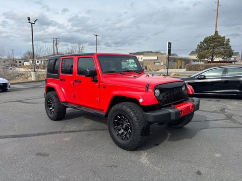 Used 2017 Jeep Wrangler Unlimited Sahara w/ Connectivity Group image 3