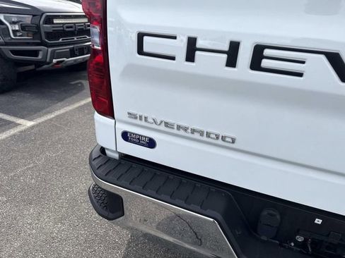 Used 2023 Chevrolet Silverado 1500 LT AWD/4WD image 5