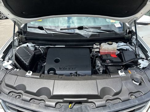 Used 2021 Chevrolet Traverse RS FWD image 18