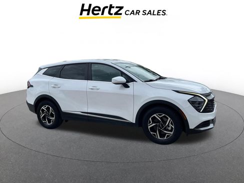 Used 2025 Kia Sportage LX image 1