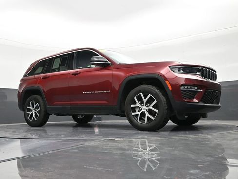 Used 2024 Jeep Grand Cherokee Limited AWD/4WD image 26