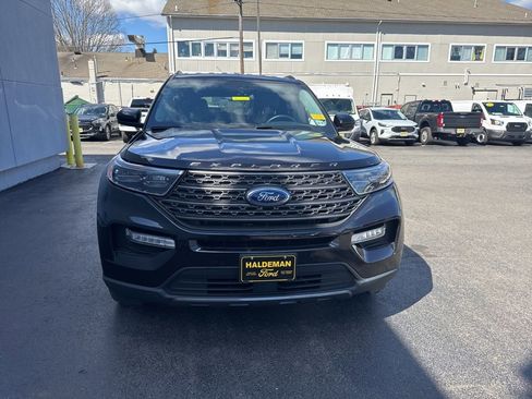 Used 2022 Ford Explorer XLT w/ Equipment Group 202A image 6