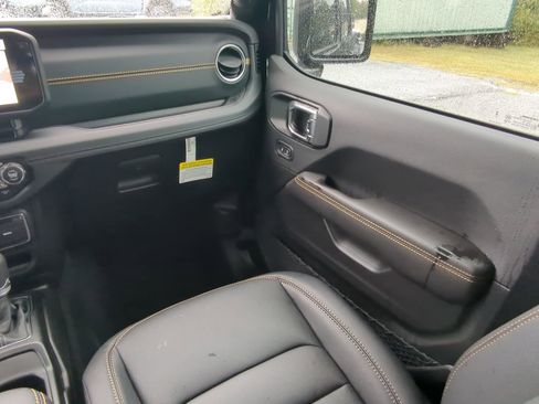 New 2025 Jeep Gladiator High Tide image 15