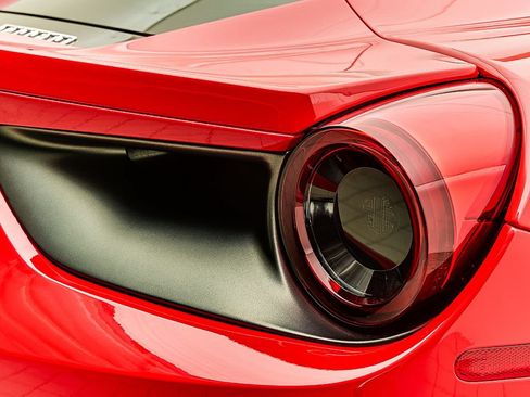 Certified 2018 Ferrari 488 GTB RWD image 31