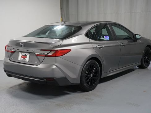Used 2025 Toyota Camry SE FWD image 8