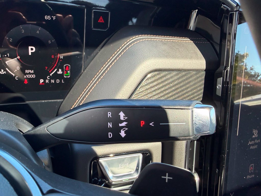 Used 2025 GMC Yukon AT4 w/ AT4 Premium Package AWD/4WD image 27