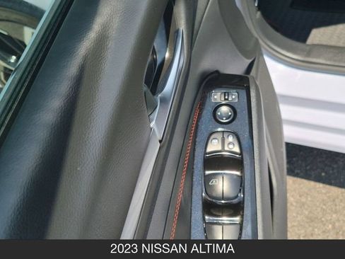 Used 2023 Nissan Altima 2.5 SR FWD image 12