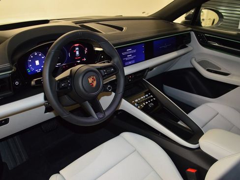 New 2026 Porsche Macan 4 Electric AWD/4WD image 4