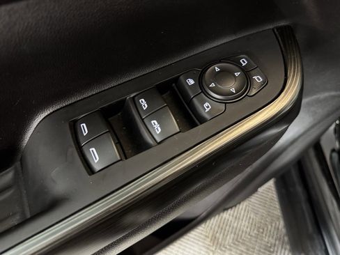 Used 2023 GMC Acadia SLT w/ Preferred Package image 19