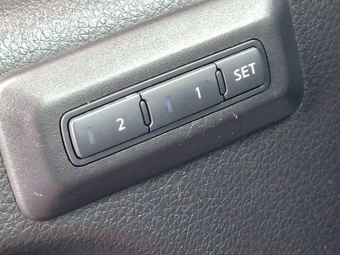 Used 2017 Nissan Titan SL w/ SL Towing Convenience Package AWD/4WD image 29