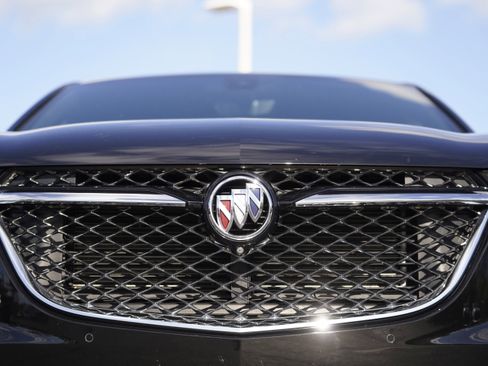 Used 2024 Buick Enclave Avenir w/ Avenir Technology Package image 35