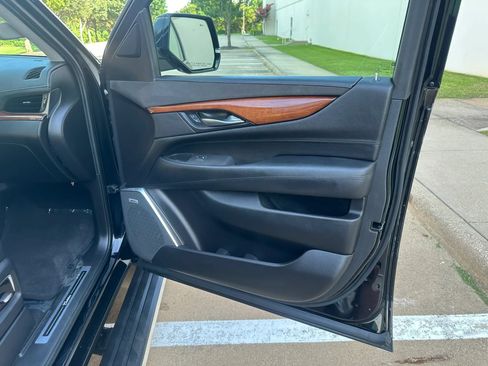 Used 2016 Cadillac Escalade Premium RWD image 33