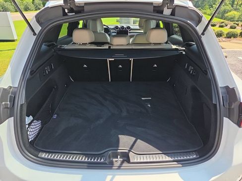 Used 2025 Mercedes-Benz GLC 300 image 9