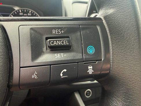 Used 2021 Nissan Rogue SV AWD/4WD image 3