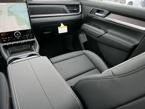 New 2026 GMC Terrain Denali w/ LPO, Black Badging Package AWD/4WD image 15