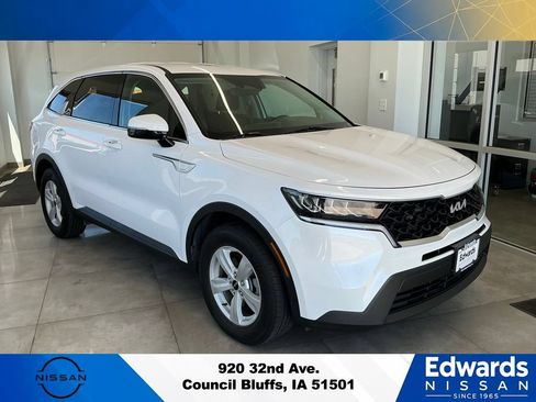 Used 2022 Kia Sorento LX FWD image 2