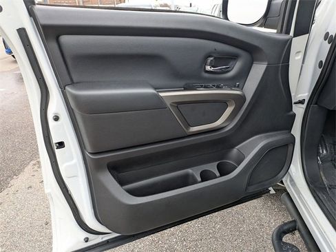 Used 2024 Nissan Titan SV w/ SV Bronze Edition Package image 12