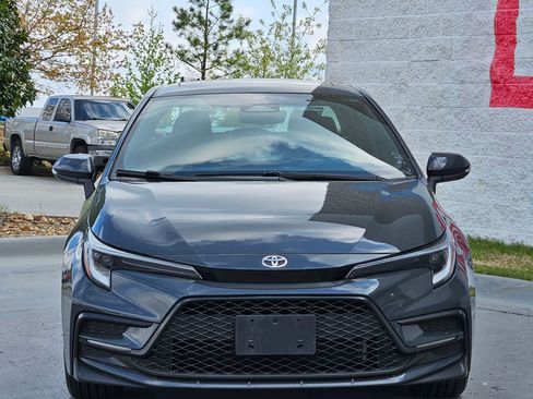 Used 2023 Toyota Corolla SE w/ SE Premium Package FWD image 2