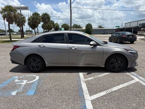 Used 2023 Hyundai Elantra SEL FWD image 2