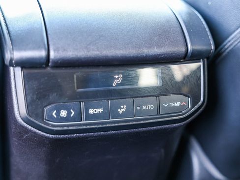 Used 2023 Toyota Highlander Limited image 9