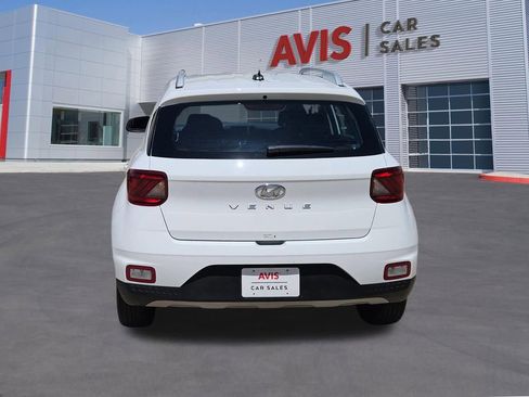 Used 2025 Hyundai Venue SEL FWD image 5