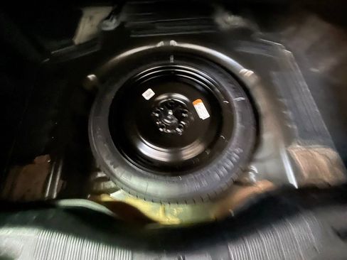 Used 2018 Ford Fusion SE w/ Fusion SE Technology Package image 27