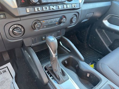 Used 2025 Nissan Frontier SV image 20