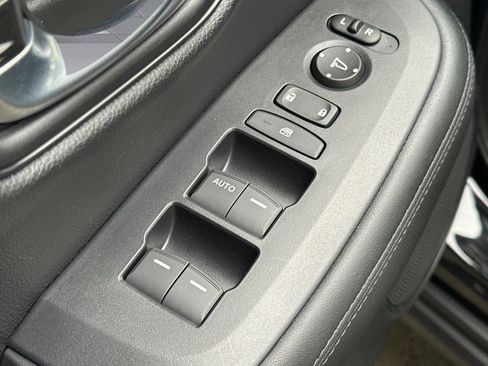 Certified 2025 Honda HR-V LX image 13