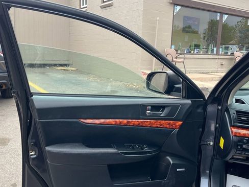 Used 2012 Subaru Outback 2.5i Limited image 10