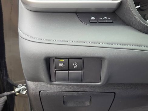 Used 2023 Toyota Highlander L image 25