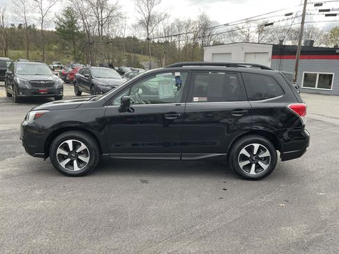 Used 2017 Subaru Forester 2.5i Limited AWD/4WD image 2
