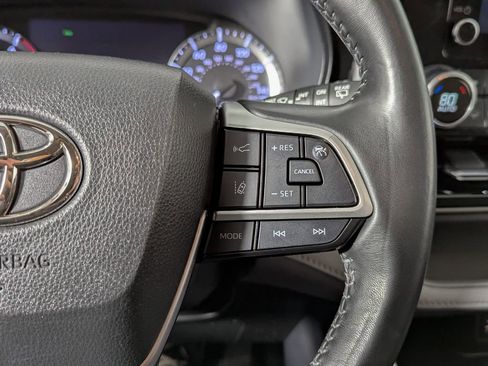 Used 2023 Toyota Highlander LE image 30