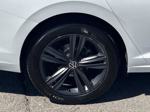 Used 2024 Volkswagen Jetta SE w/ Panoramic Sunroof Package image 27