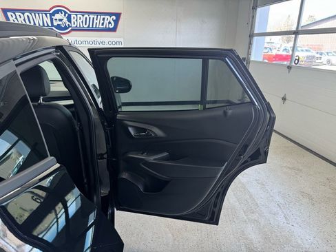 Used 2025 Chevrolet Trax LT w/ LT Convenience Package FWD image 21