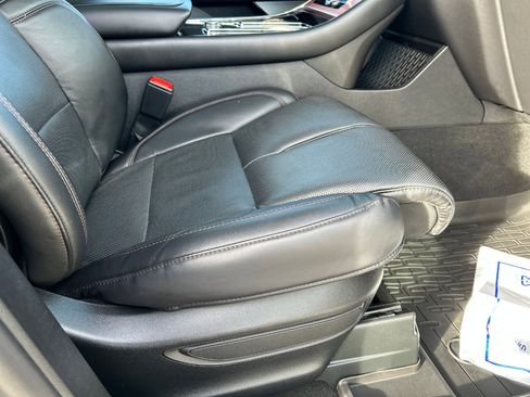 Used 2023 Lincoln Aviator Reserve w/ Equipment Group 201A image 17