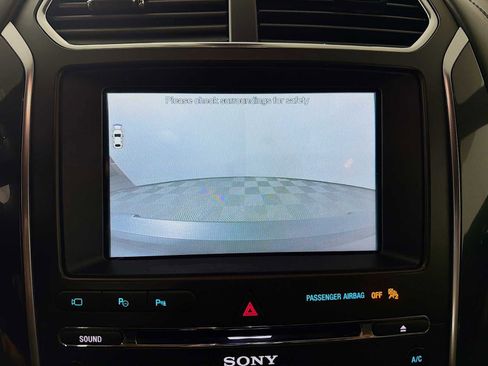 Used 2018 Ford Explorer Platinum image 12