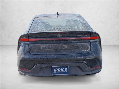 Used 2025 Toyota Prius LE image 6