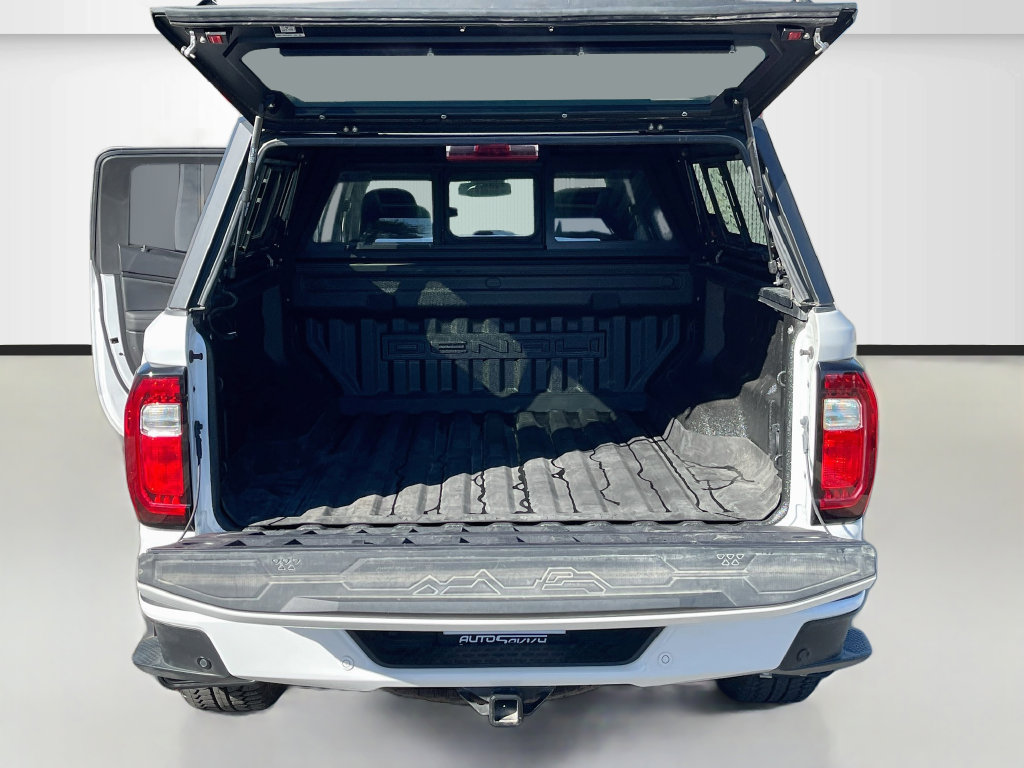 Used 2024 GMC Canyon Denali AWD/4WD image 28
